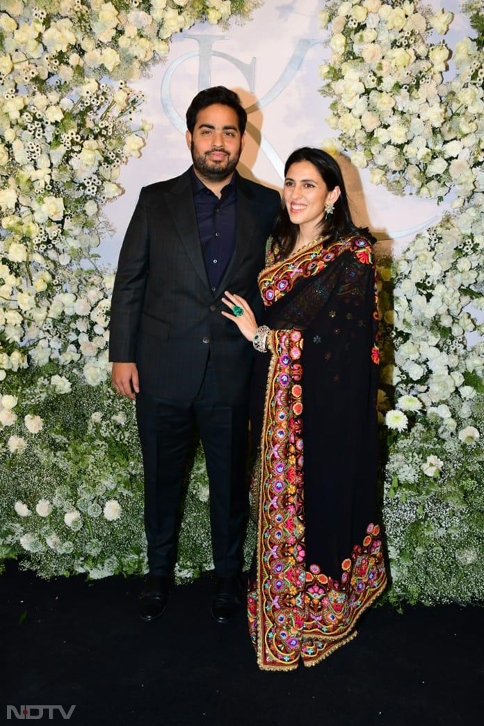 Akash Ambani and Shloka Mehta walked hand-in-hand at Sidharth-Kiara's wedding reception party. (Image Courtesy: Varinder Chawla)