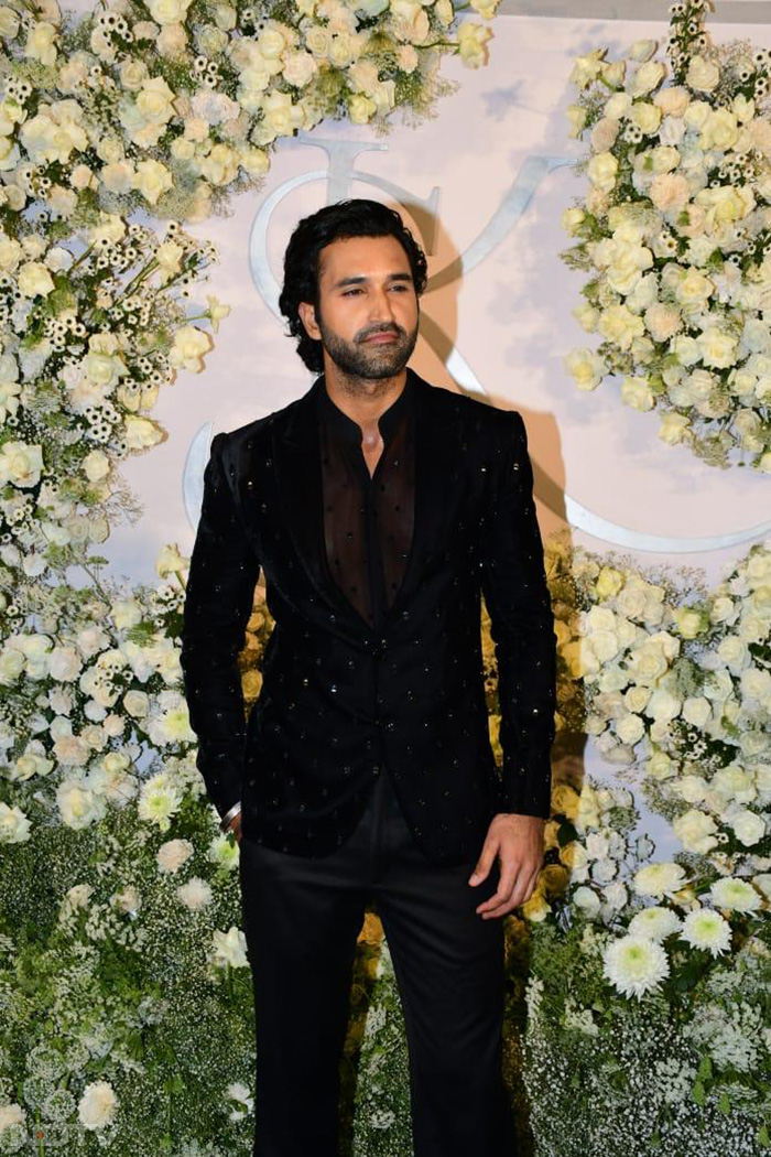 <i> Class</i> actor Gurfateh Singh Pirzada was clicked at Sidharth-Kiara's wedding reception party. (Image Courtesy: Varinder Chawla)