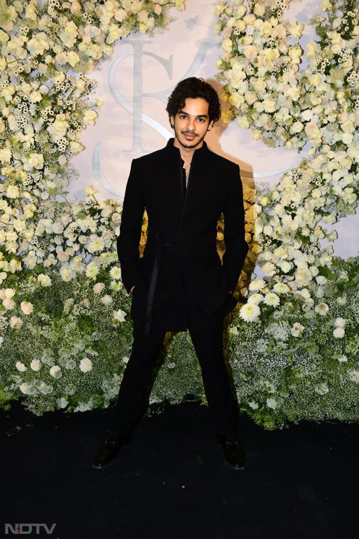 Ishaan Khatter looked dapper in a black attire at Sidharth-Kiara's wedding reception party.(Image Courtesy: Varinder Chawla)
