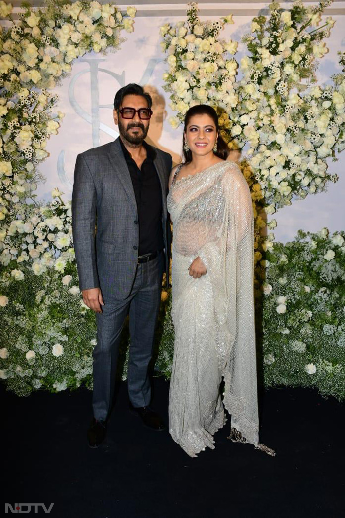 Ajay Devgn and wife Kajol attended Sidharth-Kiara's wedding reception. (Image Courtesy: Varinder Chawla)