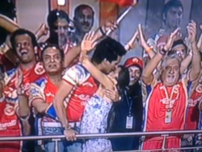 Is it just us, or is anybody else missing seeing Deepika and Sid Mallya in the stands this IPL season? Remember this kiss? They certainly weren't shy. Deepika and Sid have broken up since, and neither have obliged with a new partner.