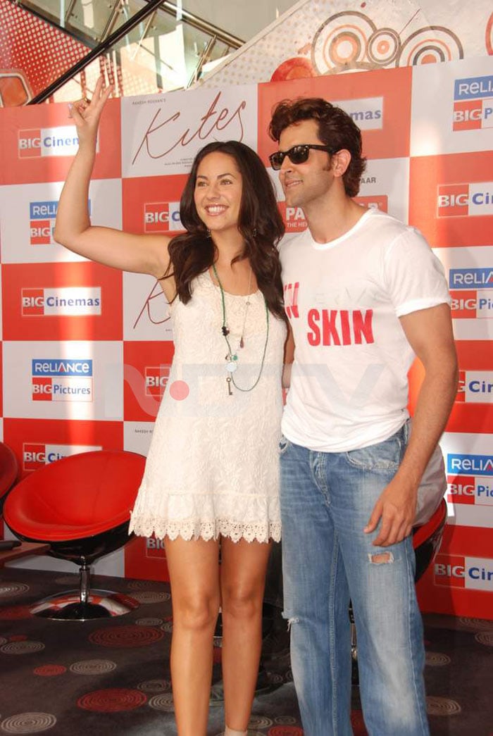 Hrithik, Barbara fly high together post <I>Kites</I> release