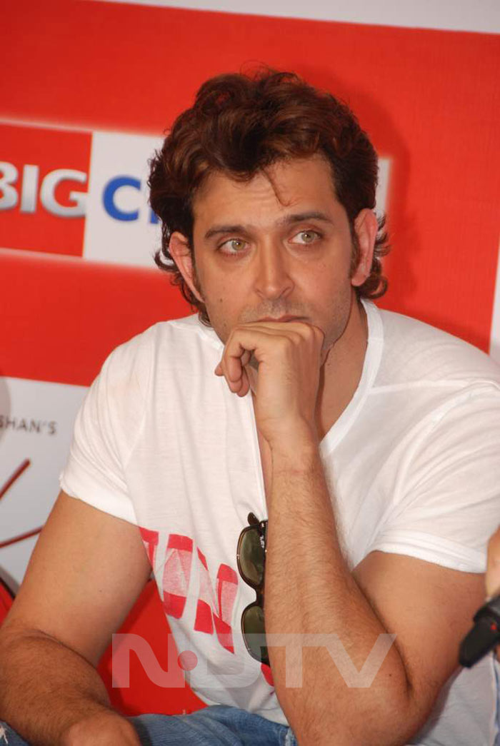 Hrithik's considerate gesture towards fans at the premiere created panic for the tense and anxious Kites team.