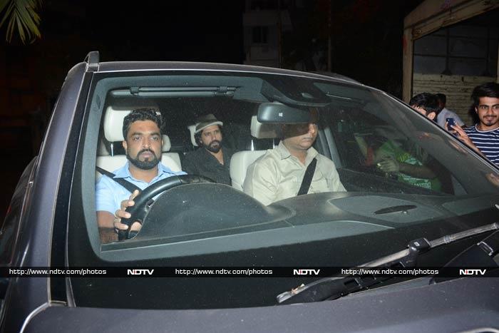 Farhan Akhtar was casually dressed. He aced his look with a hat.