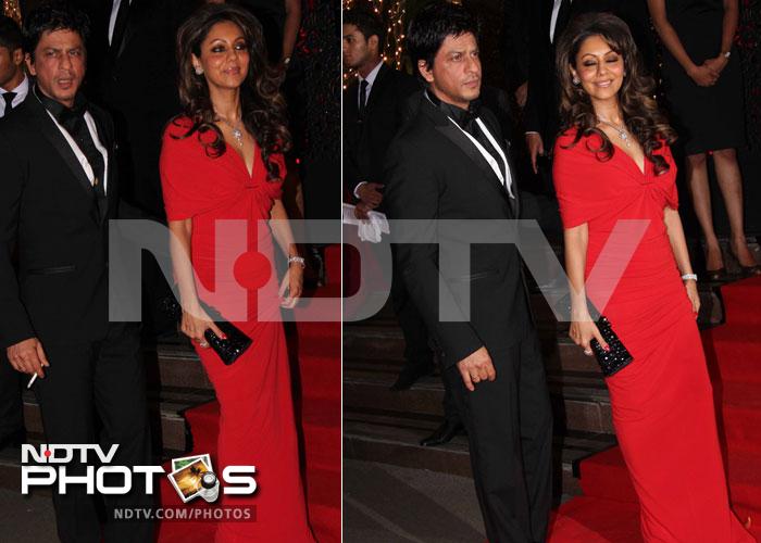 Shah Rukh Khan, Gauri and Priyanka at KJo\'s big birthday bash