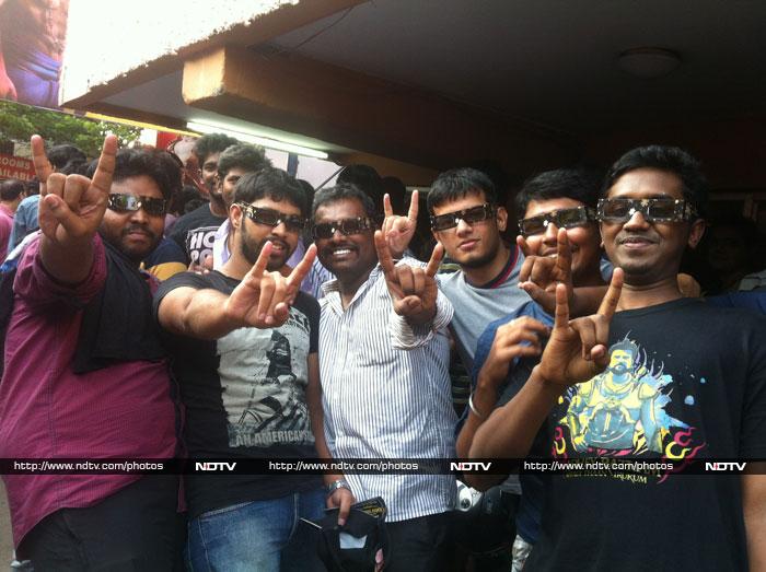 Kochdaiiyaan Releases, Rajinikanth Fever Grips Chennai