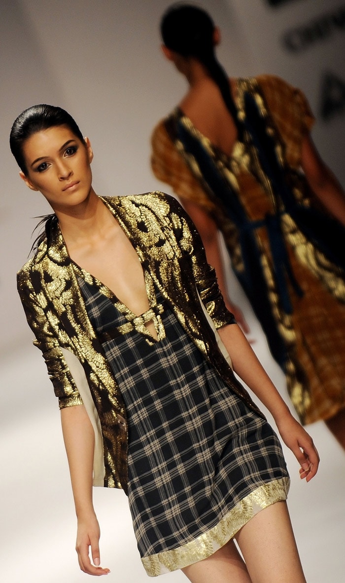 Koena, Neha steal the show at WIFW