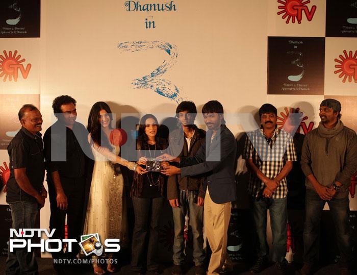 <i>Kolaveri Di</i> hit-maker Dhanush, his wife Aishwarya and Shruti Haasan holding the audio CD of their forthcoming movie <i>3</i> with others in background.