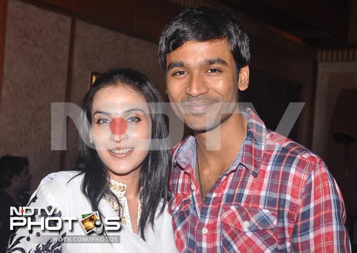 The beautiful couple, Aishwarya and Dhanush, in the still.<br><br> Coming Up: Kolaveri Di official audio release!