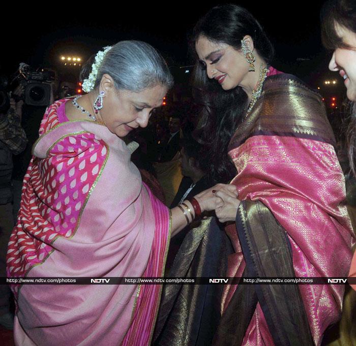 The moment we never thought we\'d see: Big B\'s namaste to Rekha