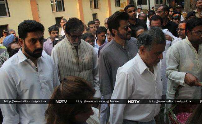 Bollywood Celebrities Attend Krishna Raj Kapoor\'s Funeral In Mumbai