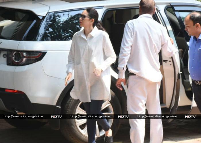 Kareena, Karisma And Other Kapoors Gather To Bid Adieu To Krishna Raj Kapoor