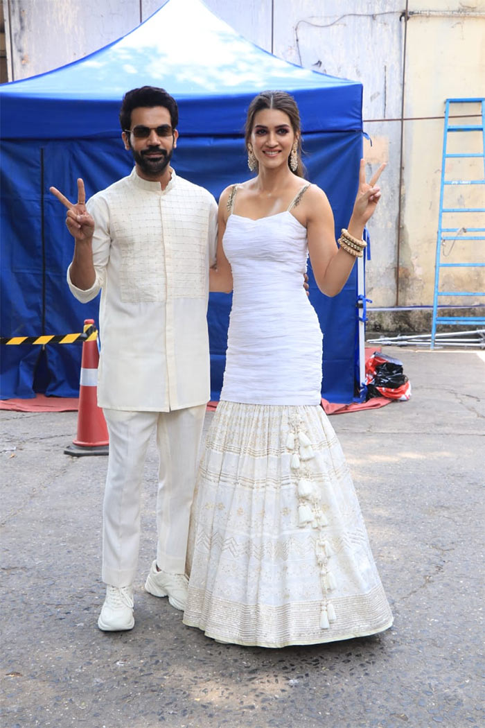 Kriti Sanon and Rajkummar Rao were busy promoting their upcoming film <i>Hum Do Hamare Do</i> in Mumbai on Sunday. The actress looked gorgeous in a white traditional outfit.