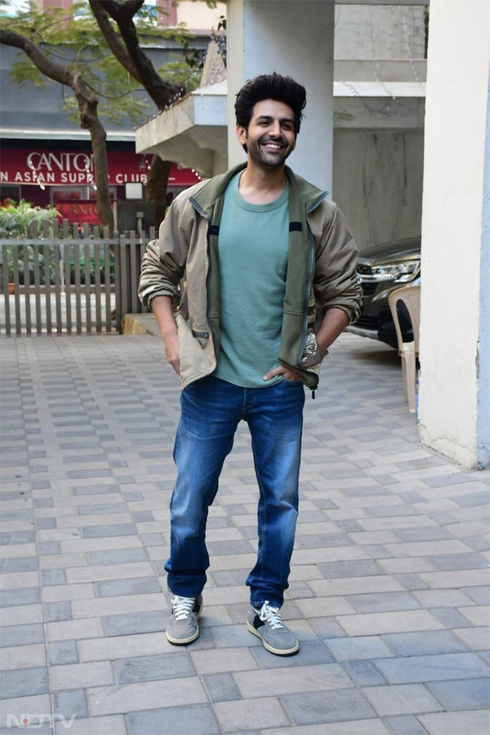 Kartik Aaryan looked dapper in jacket during <i>Shehzada</i> promotions. (Image Courtesy: Varinder Chawla)