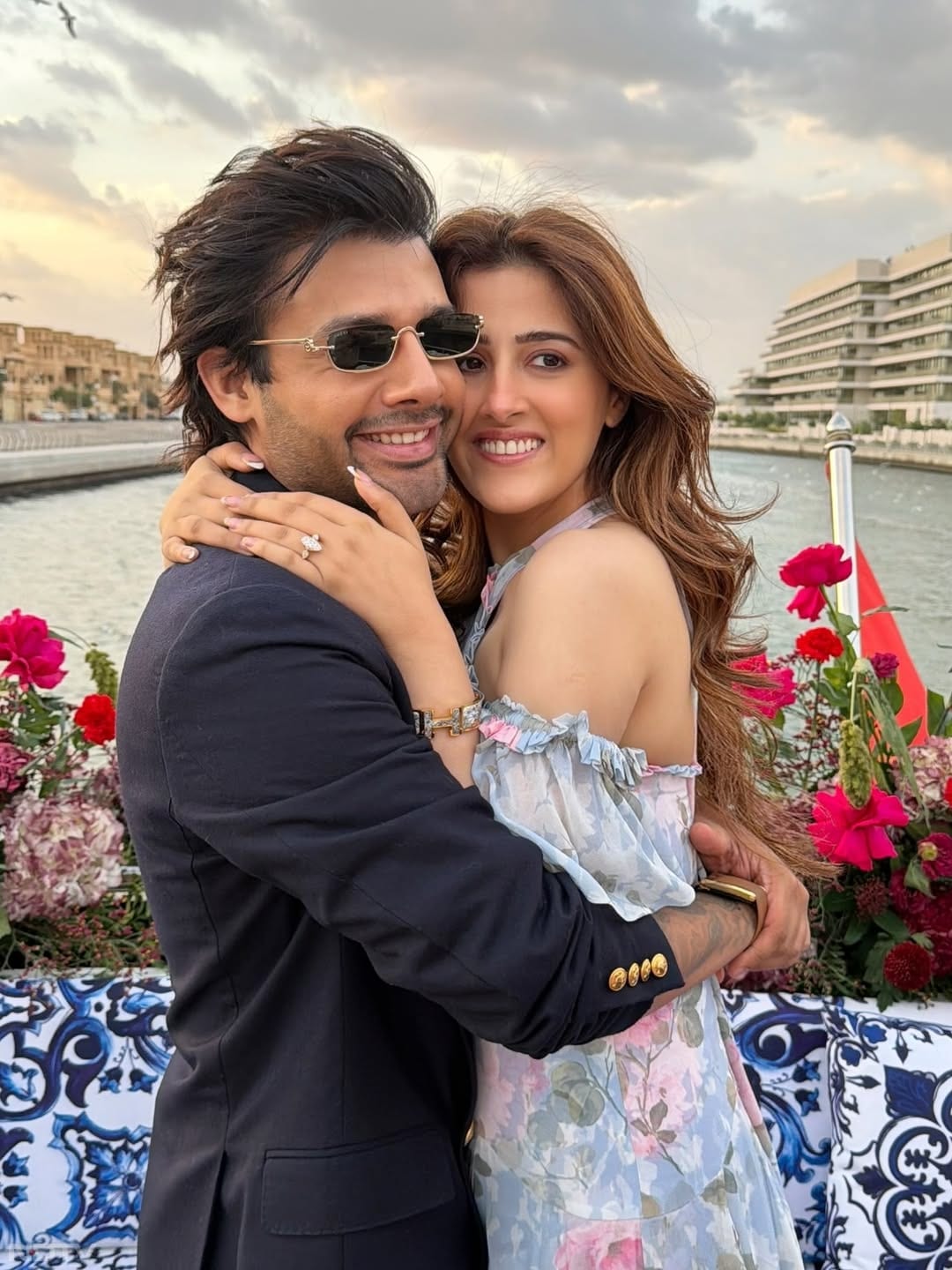 कहा जा रहा है कि कृति सेनन अपनी फिल्मों की शूटिंग पूरी कर चुकी हैं और अपनी बहन के साथ शॉपिंग में बिजी हैं. nupursanon/Instagram