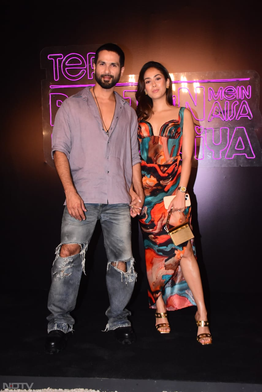 Kriti, Shahid And Gang At Party To Celebrate Teri Baaton Mein Aisa Uljha Jiya Crores