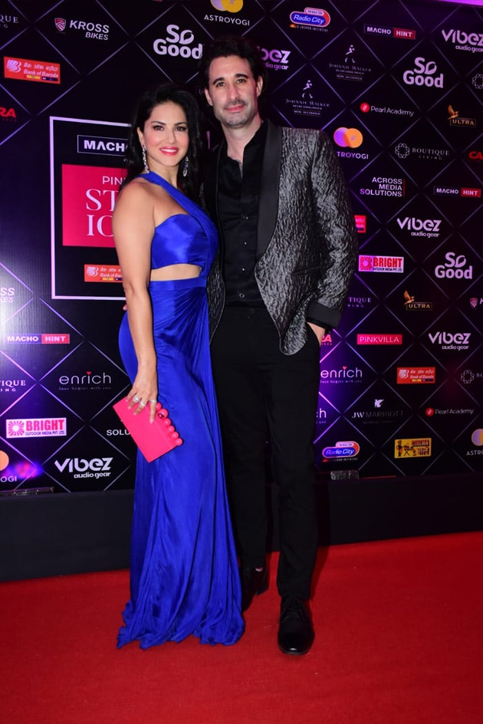 Kriti-Varun, Sara-Kartik And Others Add Sparke To The Red Carpet