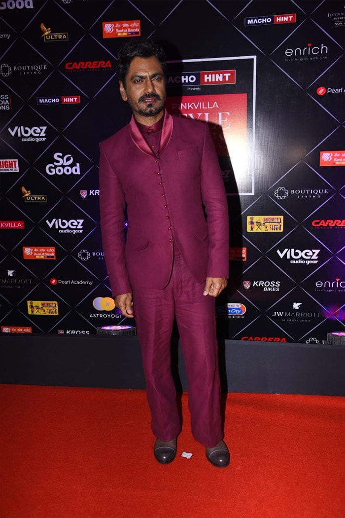 Kriti-Varun, Sara-Kartik And Others Add Sparke To The Red Carpet