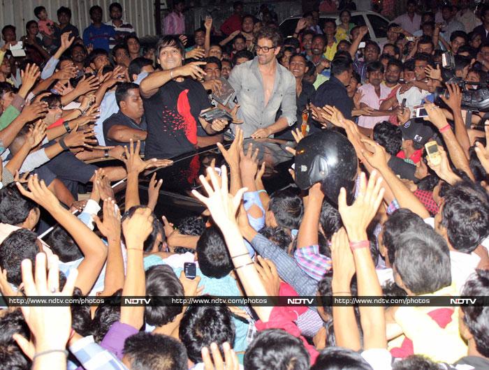 <I>Krrish</I> and Kaal looked thrilled to be mobbed and handed out CDs of the film's music. <br><br>Coming up: <I>Krrish</i>, Kaya, Kaal's fun outing