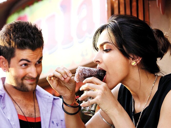 As a love story of a somewhat different timbre, Pradeep Sarkar's third directorial vehicle is youthful, nimble and sure-footed, a far cry from his previous outing, the rather stodgy <i>Laaga Chunari Mein Daag</i>.