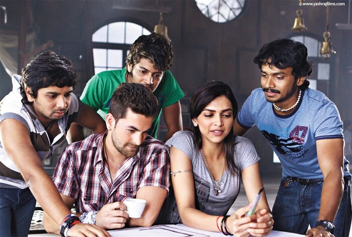 Deepika Padukone has several hits behind her. Neil Nitin Mukesh is still looking for the first real blockbuster of his career although he has figured in films like Johnny Gaddar, New York and Jail. Neither of the two is a finished article yet but they are getting there. Lafangey Parindey offers a canvas that allows them to use just the right colours and moods. The duo does a fine job.