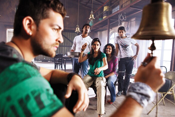 Besides Neil and Deepika in the lead it also stars newcomers Namit Das, Vinay Sharma,and Palomi as friends.