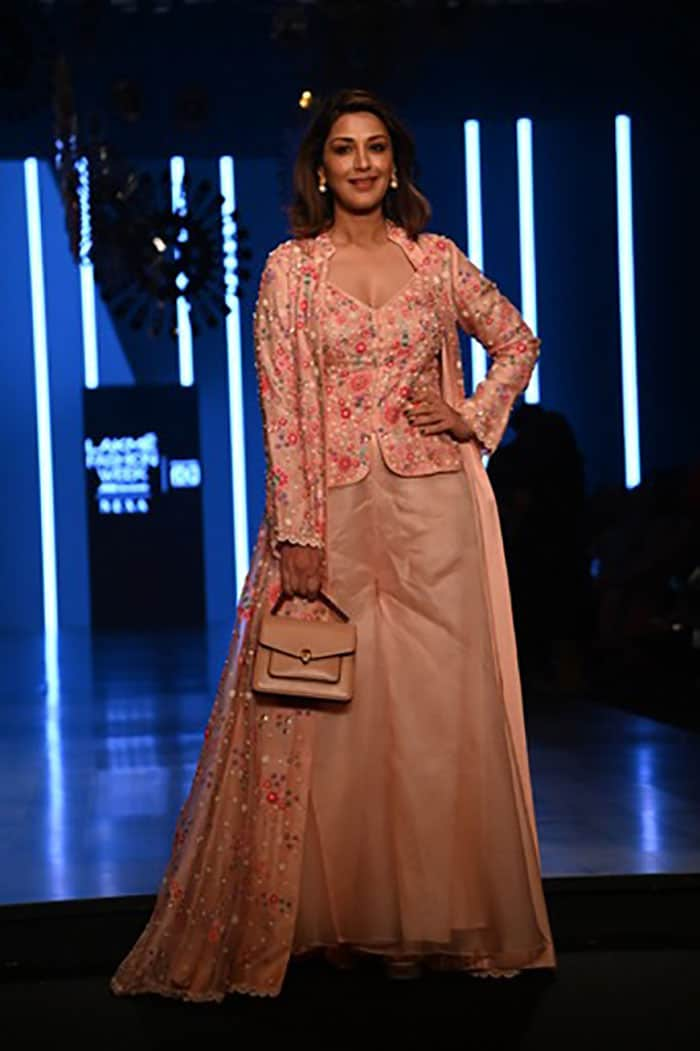 Sonali Bendre, "in honor of the ongoing breast cancer month" wore this outfit by Nachiket Barve.
(Image courtesy: Varinder Chawla)