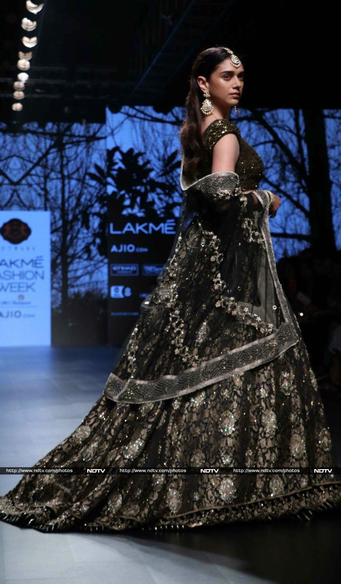 Lakme Fashion Week: Sushmita, Malaika, Padma Lakshmi Take Over The Ramp