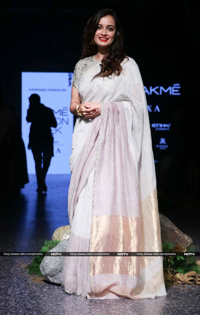 Lakme Fashion Week Day 2: रैंप पर उतरीं राधिका, नेहा और दिया मिर्जा