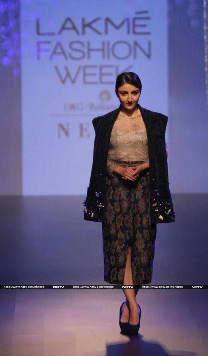 At Lakme Fashion Week, Janhvi Kapoor Was Roop Ki Rani
