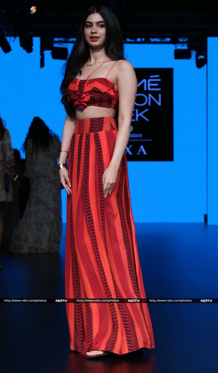 At Lakme Fashion Week, Janhvi Kapoor Was Roop Ki Rani