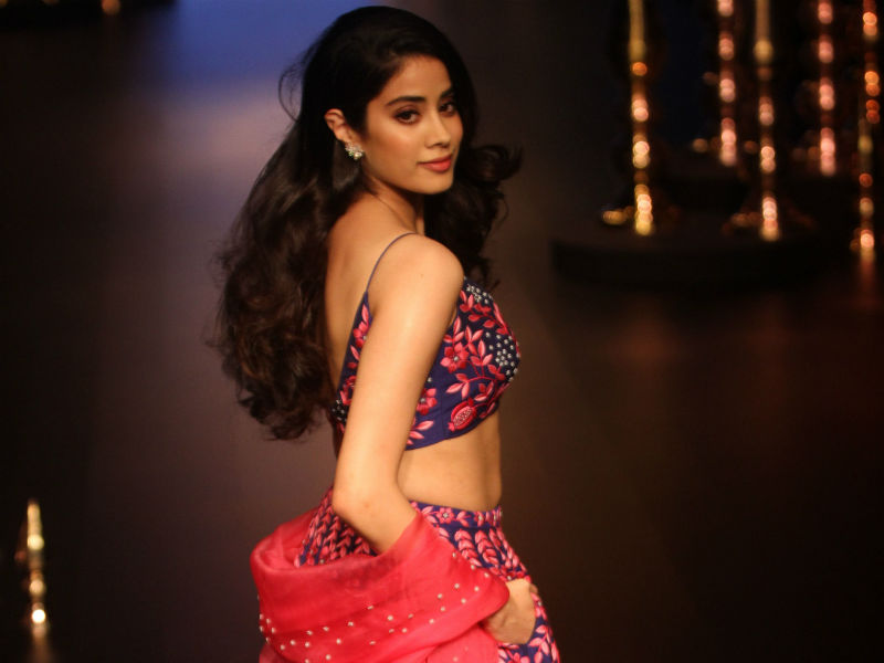 At Lakme Fashion Week, Janhvi Kapoor Was <i>Roop Ki Rani</i>