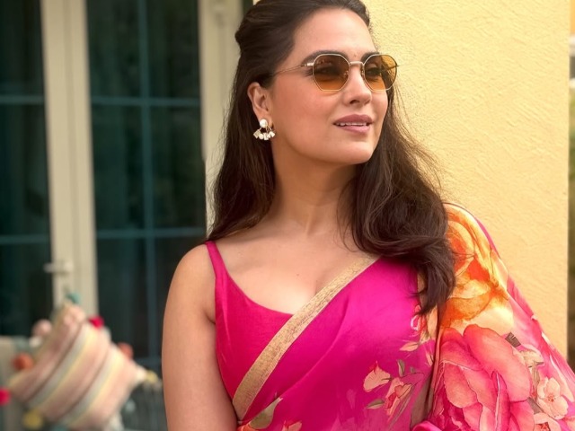 इस एक्&zwj;ट्रेस ने दी समर वाइब्&zwj;स, ये कलर रहेगा फैशन में इन