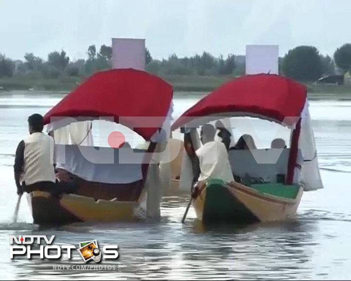 The cavalcade of boats leaves.