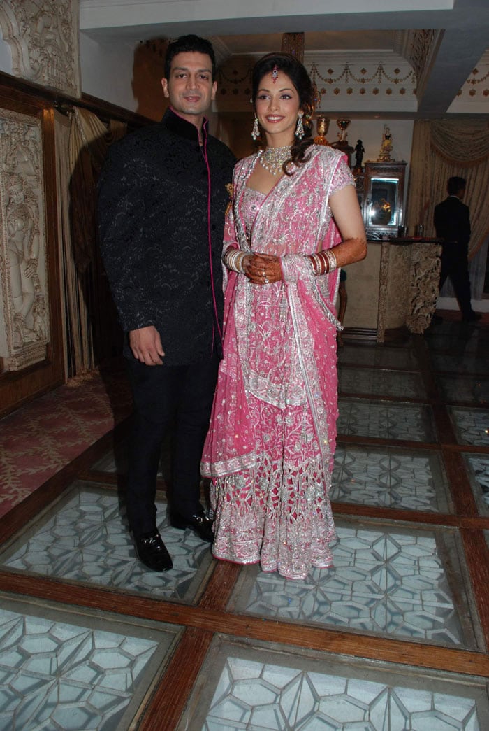 <B>Isha Koppikar</B>: Isha Koppikar married restaurateur Timmy Narang at a small ceremony in ISKON temple. The celebrations continued later as the two hosted a reception party for family and friends. Isha wore a pink lehenga which was designed by none other than Neeta Lulla.