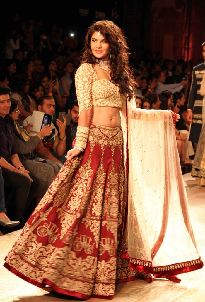 East is East, West is West: Jacqueline, Kriti on the Ramp