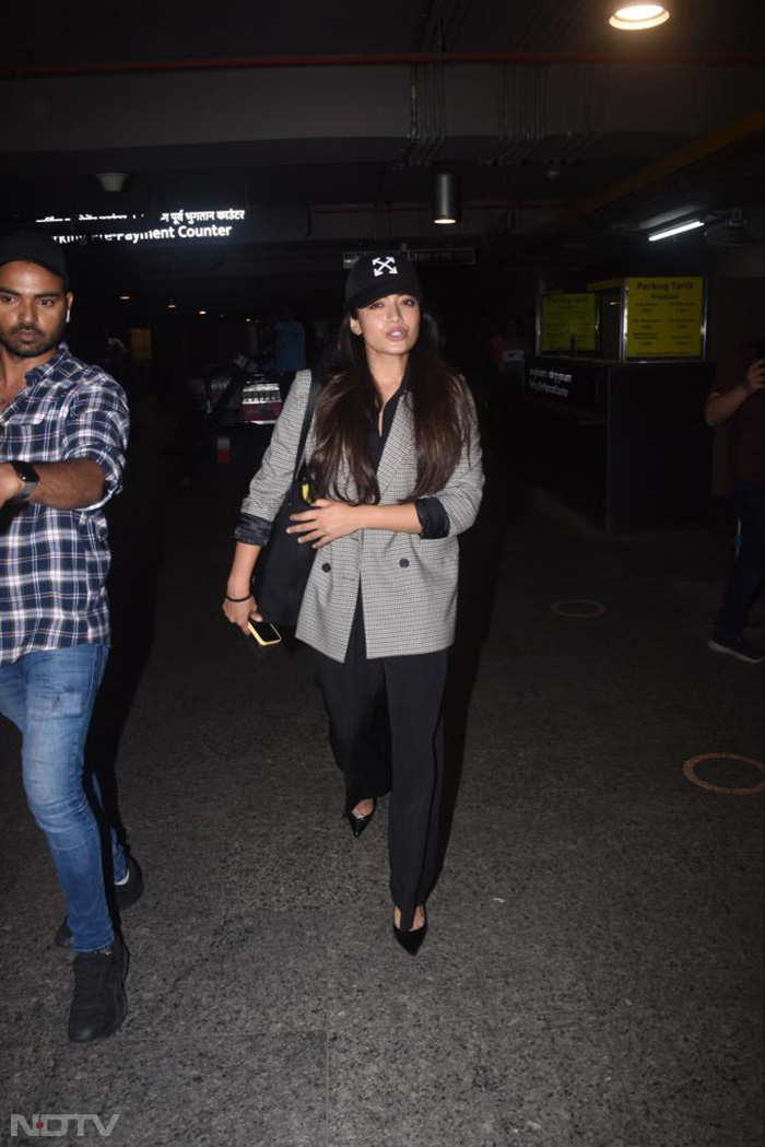 Rashmika Mandanna's airport OOTD was the definition of cool. (Image courtesy: Varinder Chawla)