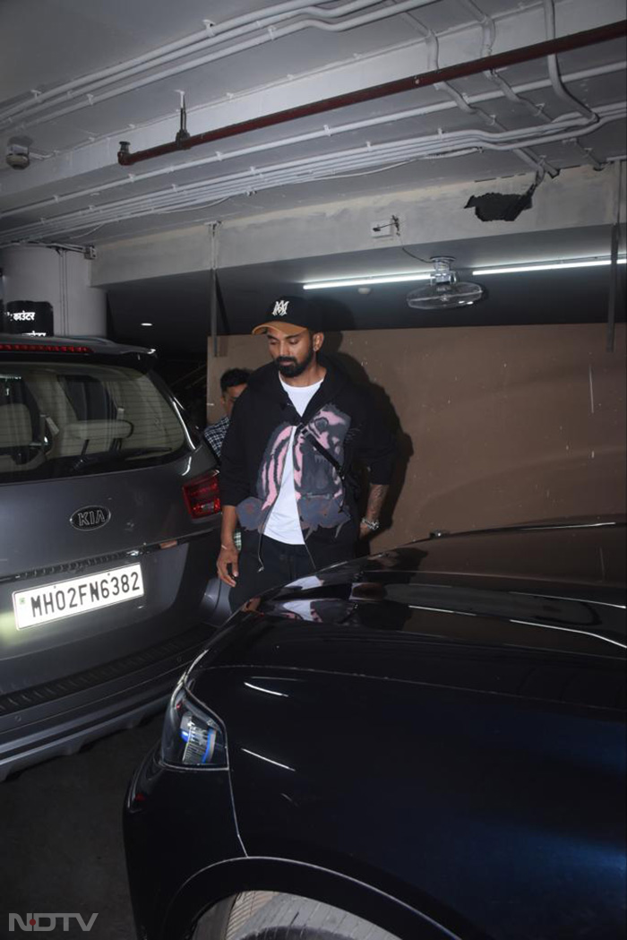 Cricketer KL Rahul was pictured at the Mumbai airport. (Image courtesy: Varinder Chawla)