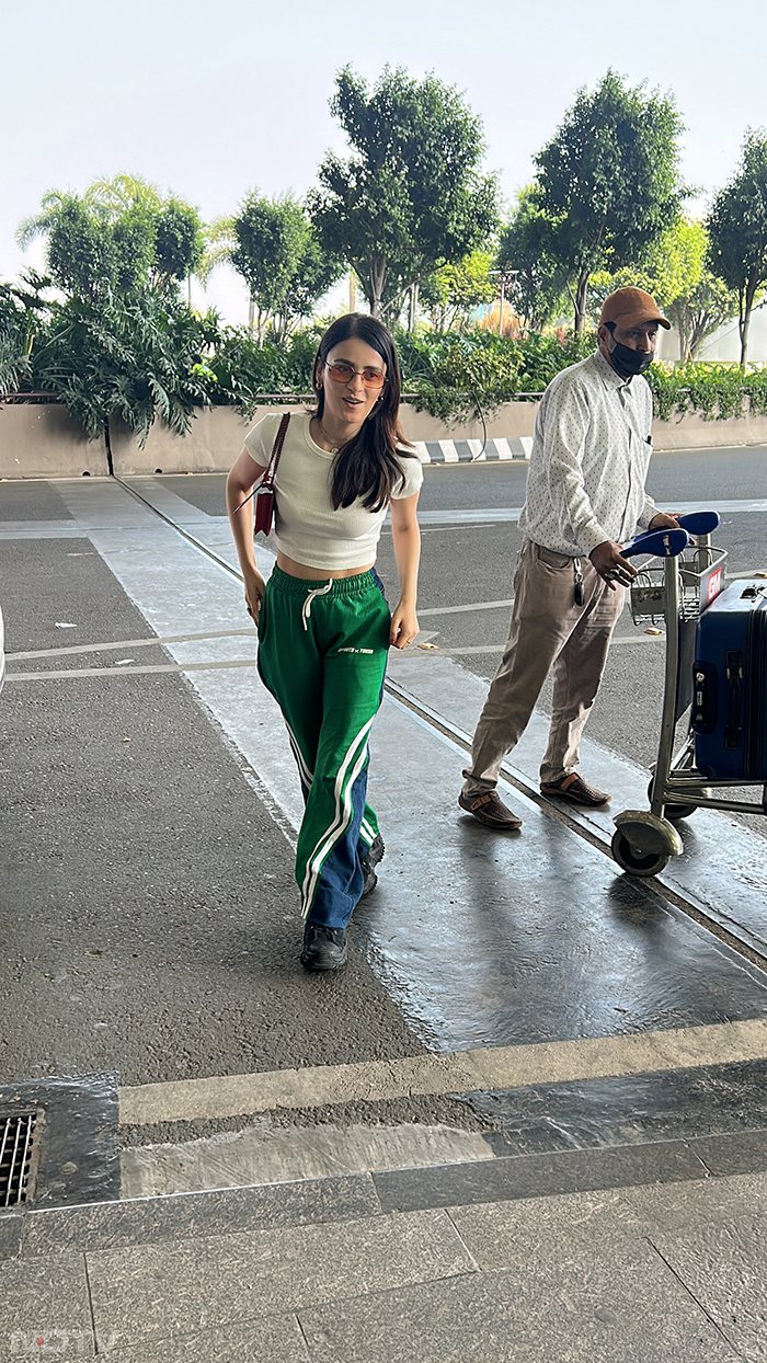 Radhika Madan greeted the paparazzi. (Image Courtesy: Varinder Chawla)