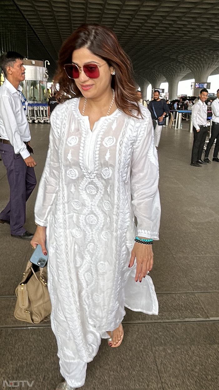 Shamita Shetty chose a traditional outfit. (Image Courtesy: Varinder Chawla)