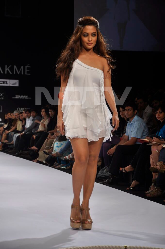 Riya, Tusshar, Preeti at Lakme Fashion Week 2011