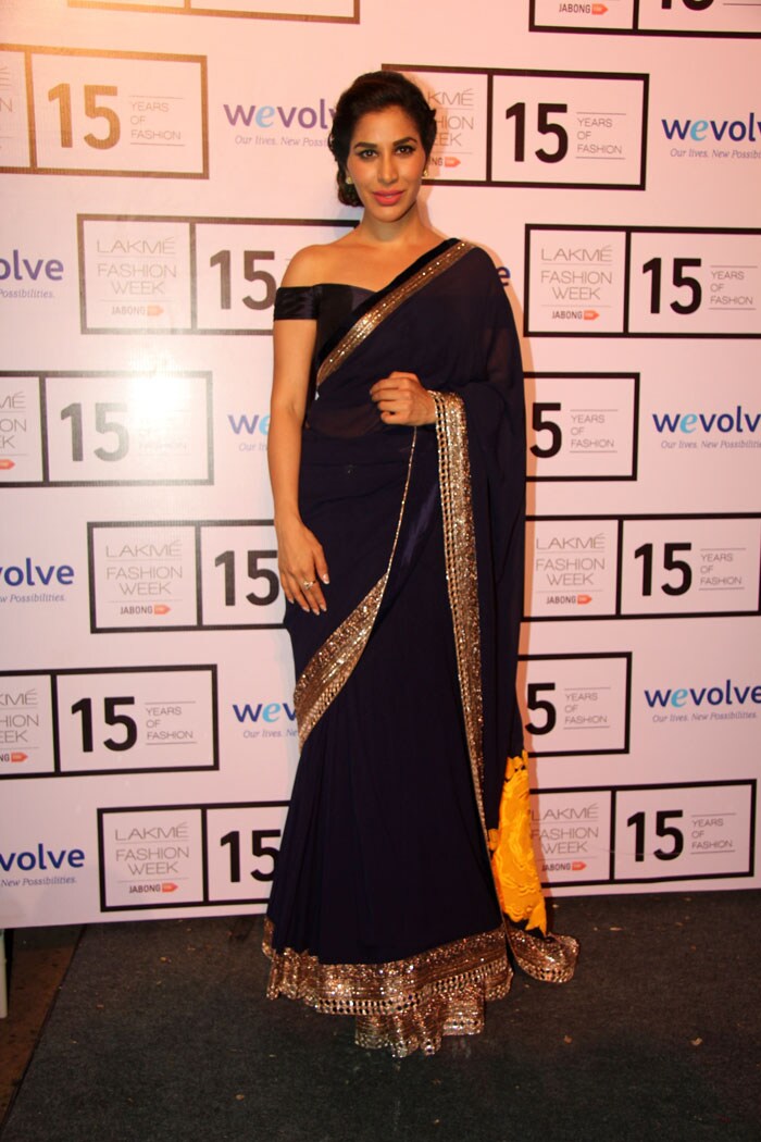 At Manish Malhotra\'s Show, Sridevi is To Die For, Deepika a Close Second