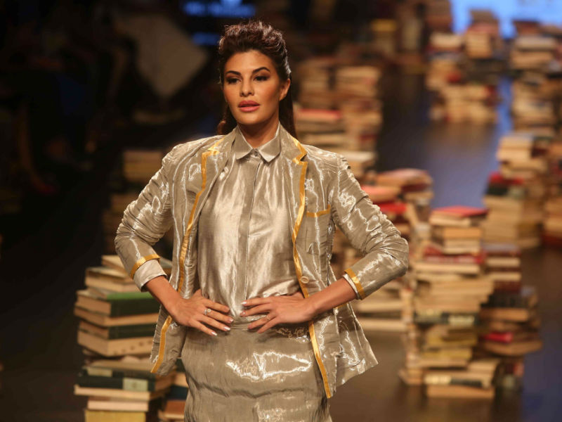 फैशन का जलवा: जैकलीन, मुग्धा और हाल ही में 'मम्मी' बनीं कैरल ने किया रैंप वॉक फैशन का जलवा: जैकलीन, मुग्धा और हाल ही में 'मम्मी' बनीं कैरल ने किया रैंप वॉक