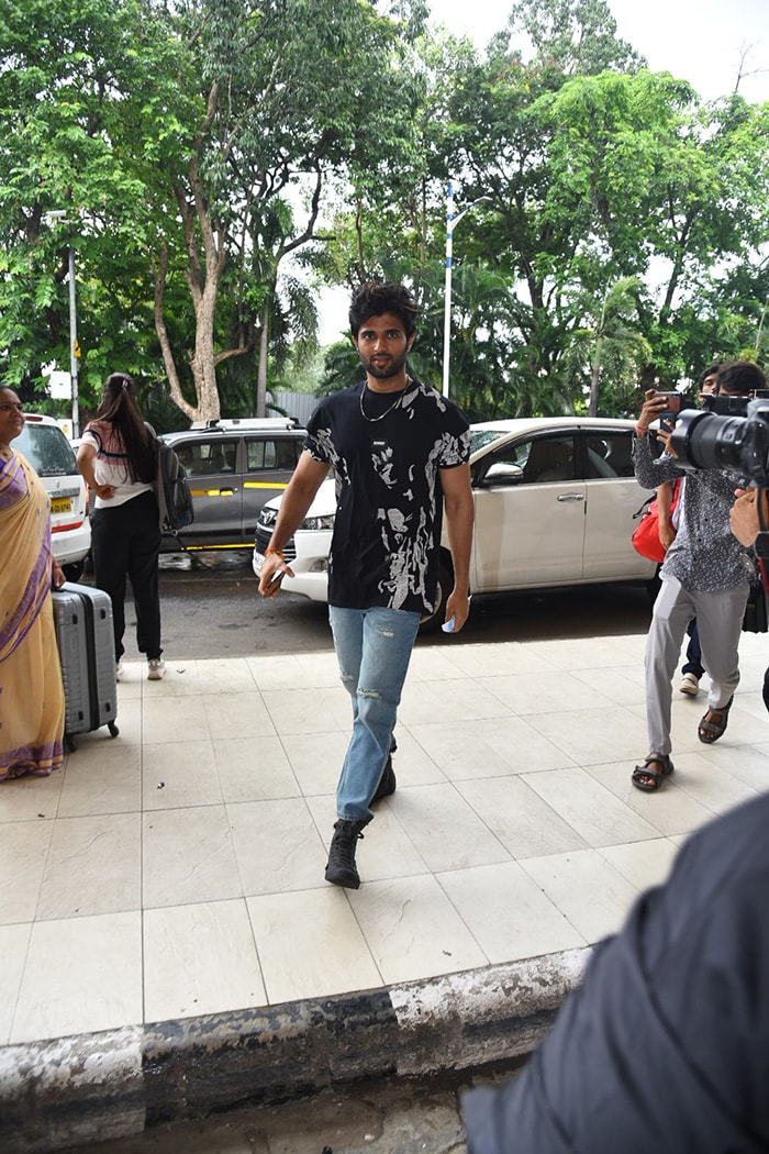 Vijay Deverakonda looked dashing in a black and white t-shirt paired with jeans.