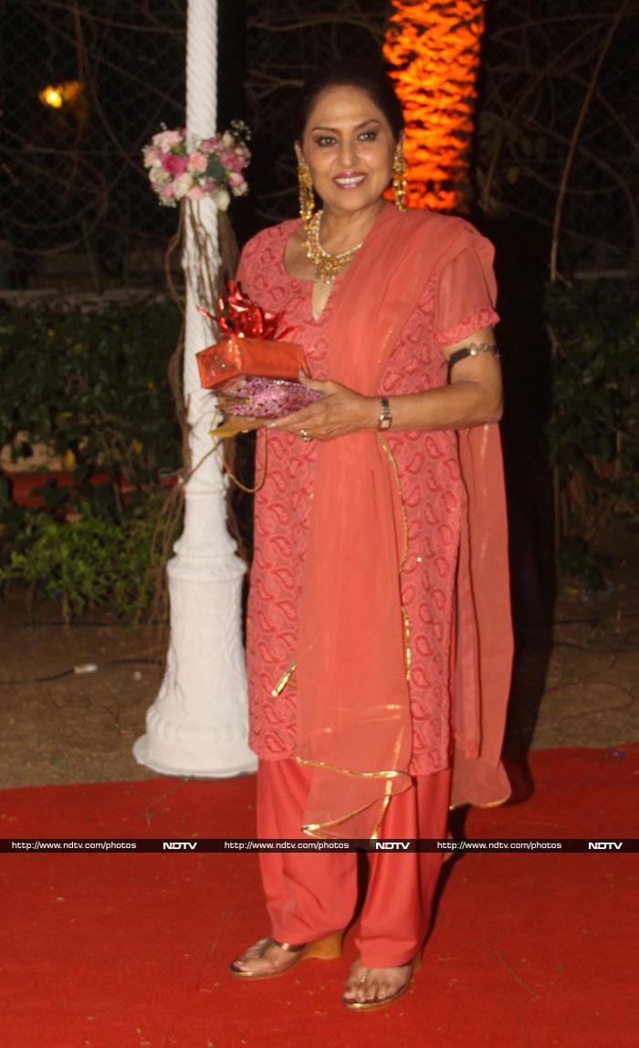 Actress Anju Mahendru chose an orange suit for the occasion.