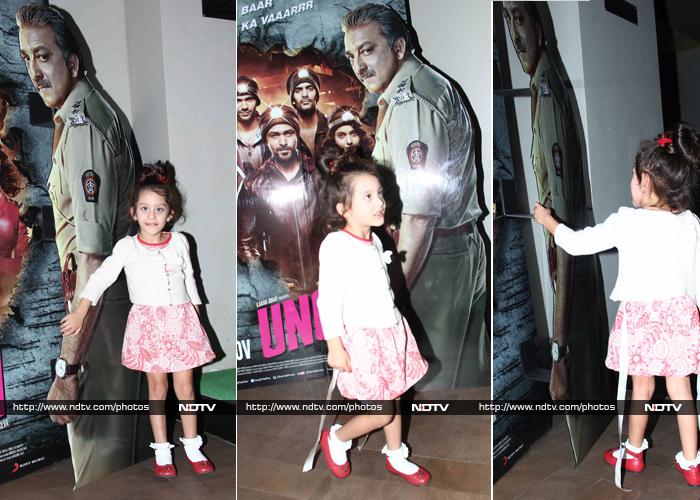 When Sanjay Dutt\'s Daughter Iqra Hugged His Poster at Ungli Screening