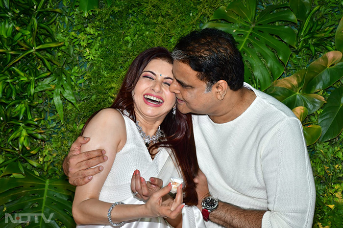 Bhagyashree and husband Himalaya were twinning and winning in white. (Image courtesy: Varinder Chawla)