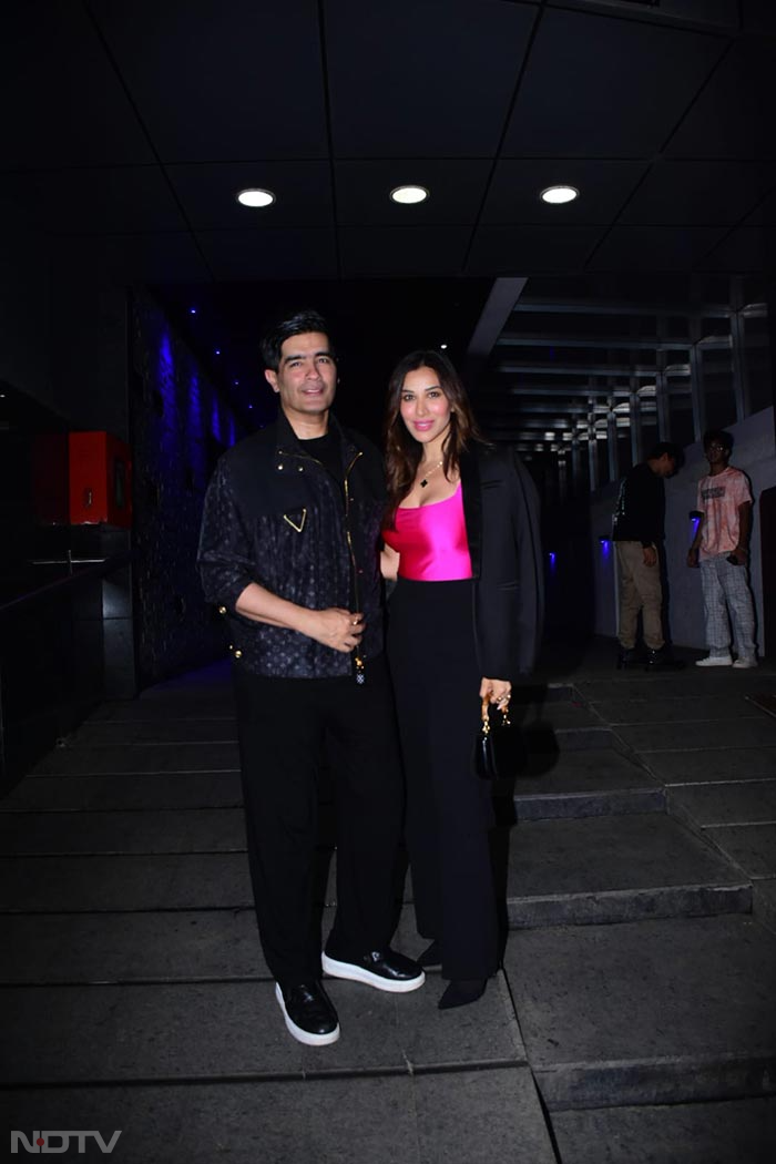 Manish Malhotra and Sophie Choudry lit up a party like this.  (Image Courtesy: Varinder Chawla)