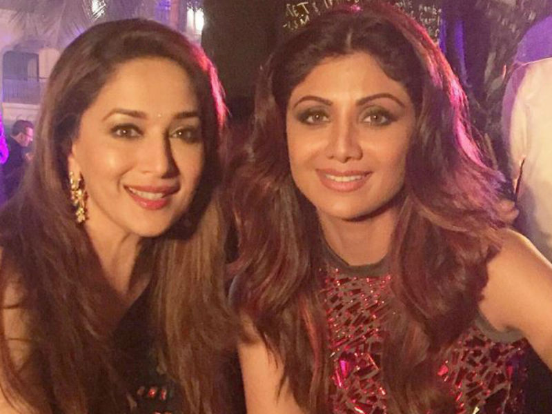 जानें क्‍या हुआ जब बरसों बाद मिलीं ये दो बॉलीवुड एक्‍ट्रेस....