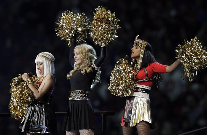 Madonna at Super Bowl: Fast recovery after slip